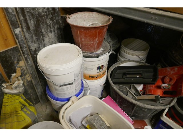 Metalen rekken met inhoud - afbeelding 9 van  9