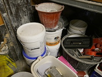 Metalen rekken met inhoud - afbeelding 9 van  9