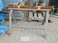 Metalen schraag + partij handslingers - afbeelding 2 van  5