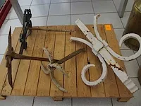 Metalen sierstukken - afbeelding 1 van  2