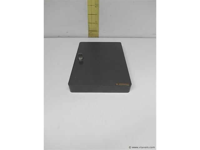Metalen sleutelkast 34x24x4 - afbeelding 2 van  2