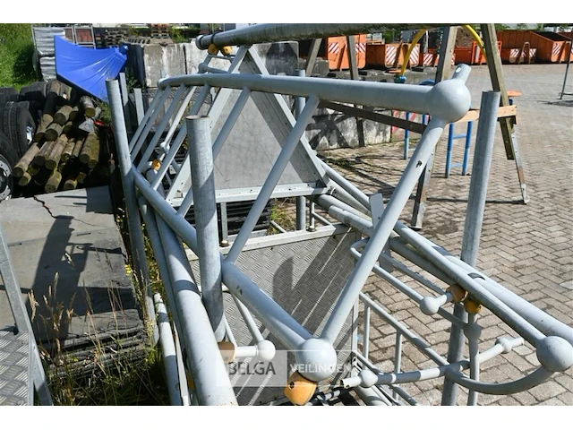 Metalen speel/klimtoestel - afbeelding 7 van  7