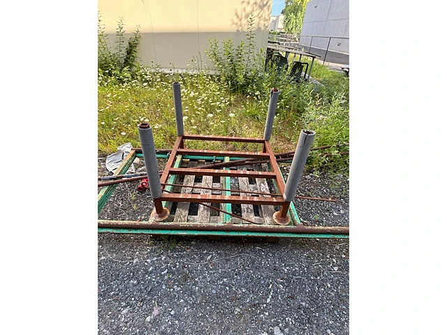 Metalen stapel pallet - afbeelding 1 van  1