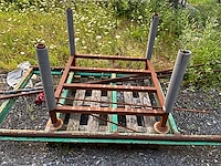 Metalen stapel pallet - afbeelding 1 van  1