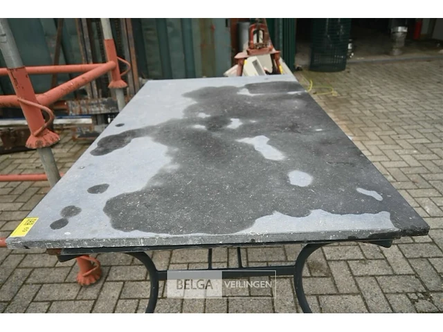 Metalen tafel met arduinen blad - afbeelding 3 van  4