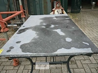 Metalen tafel met arduinen blad - afbeelding 3 van  4