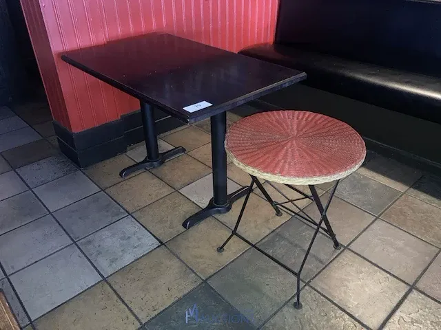 Metalen tafel met bijzettafel - afbeelding 1 van  3