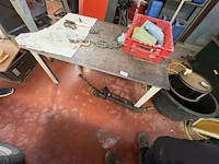 Metalen tafel met toebehoren - afbeelding 1 van  4