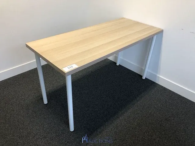Metalen tafel met wandkapstok - afbeelding 1 van  5