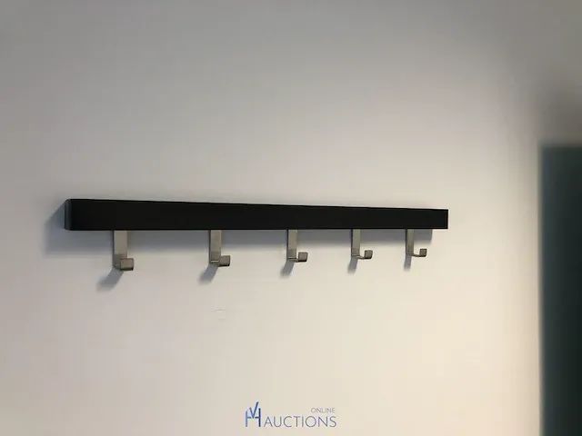 Metalen tafel met wandkapstok - afbeelding 2 van  5