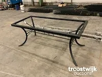Metalen tafel onderstel