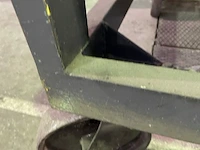 Metalen tafel op wielen - afbeelding 3 van  3
