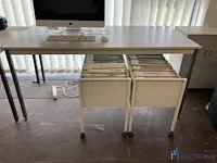 Metalen tafel - afbeelding 1 van  4