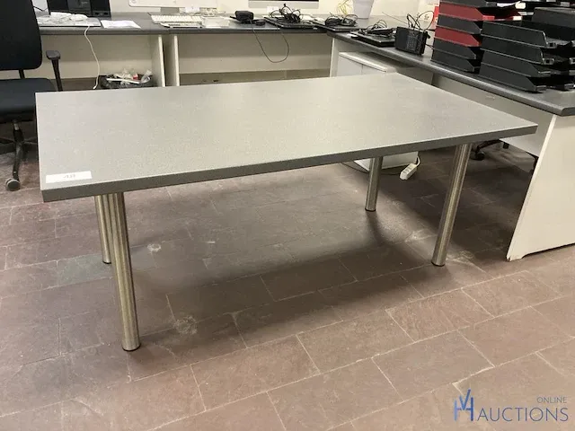 Metalen tafel - afbeelding 1 van  2