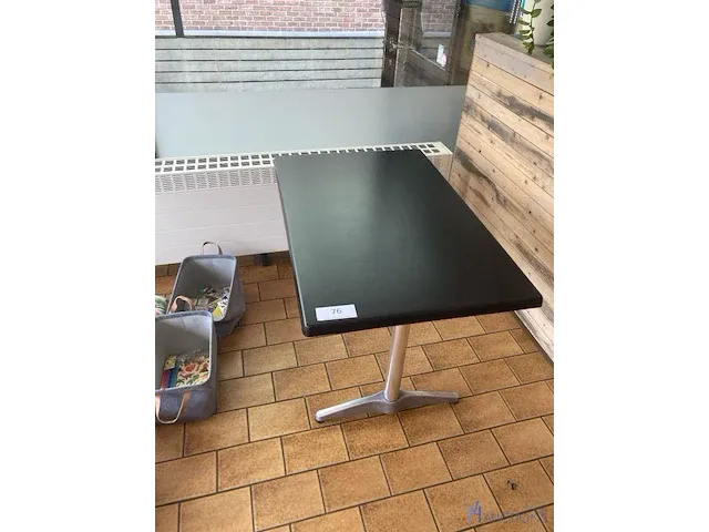 Metalen tafel - afbeelding 1 van  2