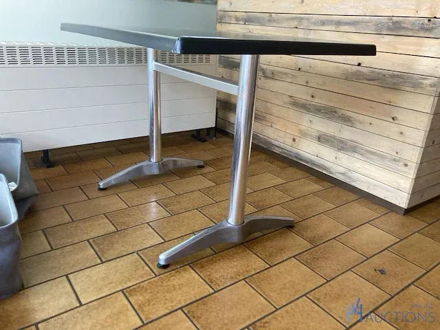 Metalen tafel - afbeelding 2 van  2
