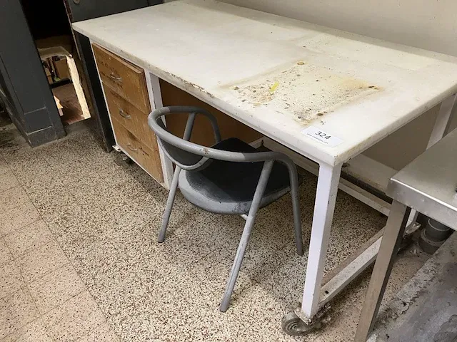 Metalen tafel - afbeelding 1 van  7