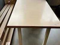 Metalen tafel - afbeelding 1 van  2