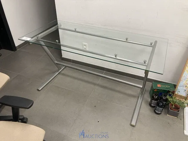 Metalen tafel - afbeelding 1 van  3