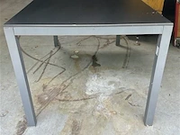 Metalen tafel - afbeelding 1 van  2