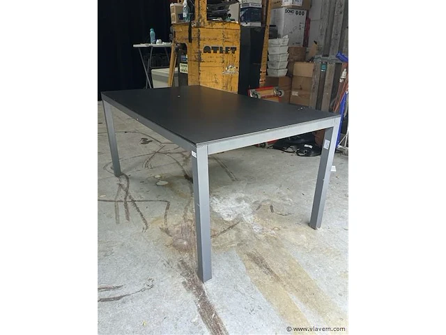 Metalen tafel - afbeelding 2 van  2