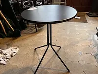 Metalen tafel - afbeelding 1 van  3
