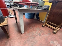Metalen tafel - afbeelding 2 van  4