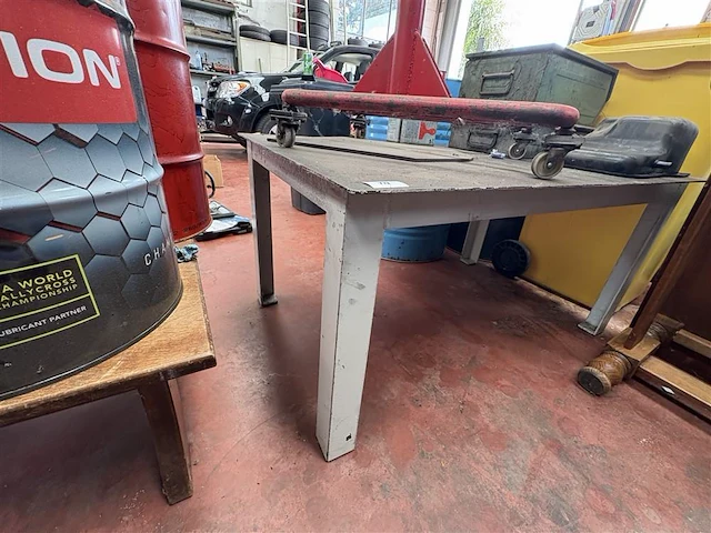 Metalen tafel - afbeelding 3 van  4