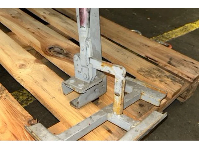Metalen toestel - afbeelding 2 van  4