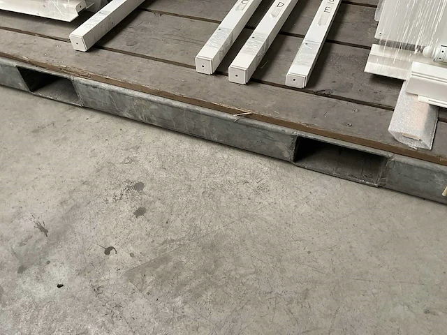 Metalen transportbok “kmw” - afbeelding 2 van  11