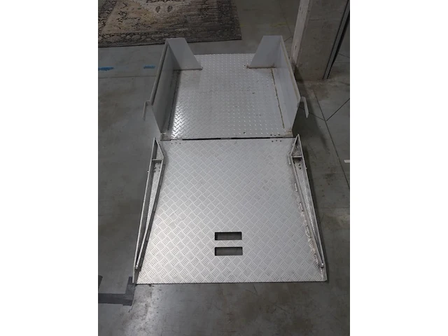 Metalen transportsysteem in traanplaat voor kuismachine - afbeelding 2 van  6