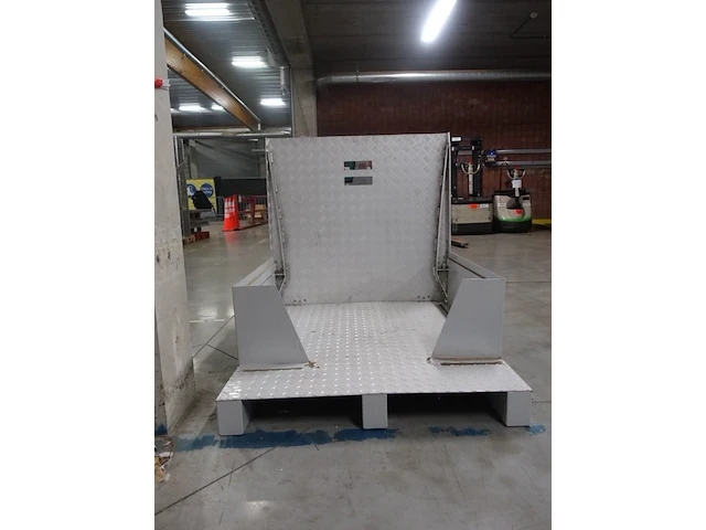 Metalen transportsysteem in traanplaat voor kuismachine - afbeelding 6 van  6