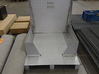 Metalen transportsysteem in traanplaat voor kuismachine - afbeelding 2 van  3