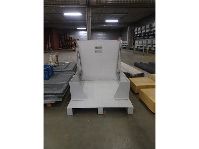 Metalen transportsysteem in traanplaat voor kuismachine - afbeelding 1 van  3