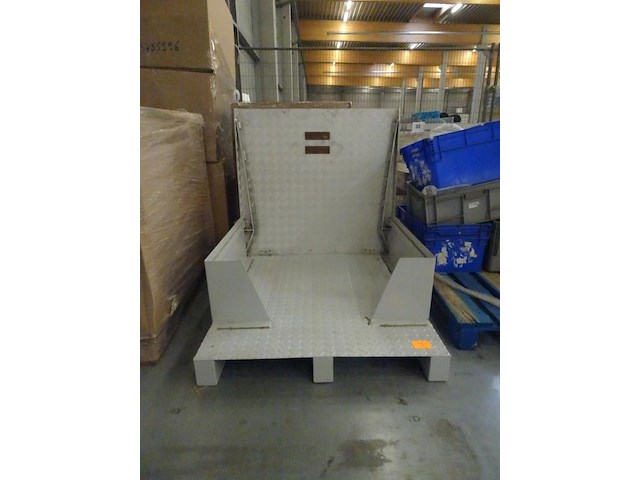 Metalen transportsysteem in traanplaat voor kuismachine - afbeelding 1 van  3