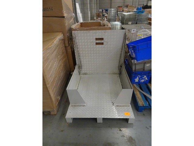 Metalen transportsysteem in traanplaat voor kuismachine - afbeelding 2 van  3