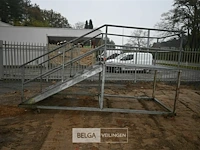 Metalen trap op wielen - afbeelding 2 van  8