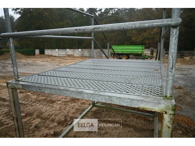 Metalen trap op wielen - afbeelding 5 van  8