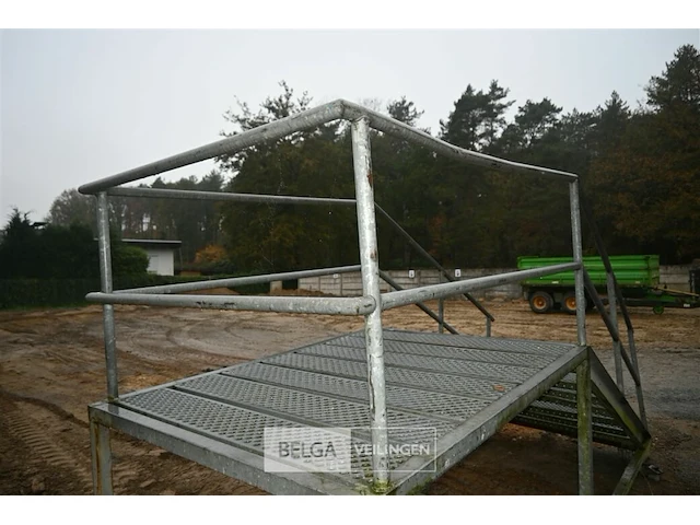 Metalen trap op wielen - afbeelding 6 van  8