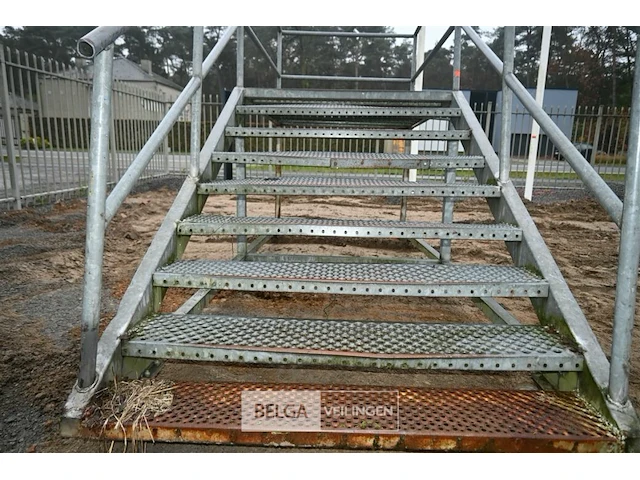 Metalen trap op wielen - afbeelding 7 van  8