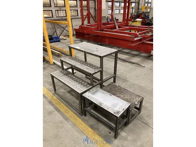 Metalen trap - afbeelding 2 van  2