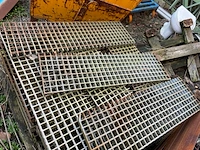 Metalen trap - afbeelding 1 van  6