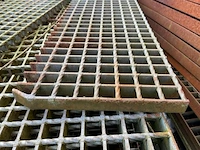 Metalen trap - afbeelding 2 van  6