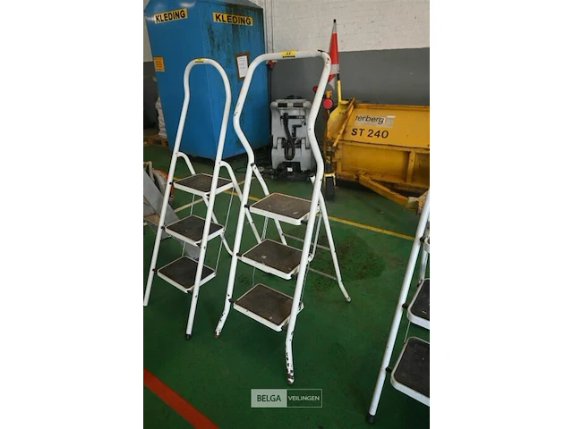 Metalen trapladder - afbeelding 1 van  4