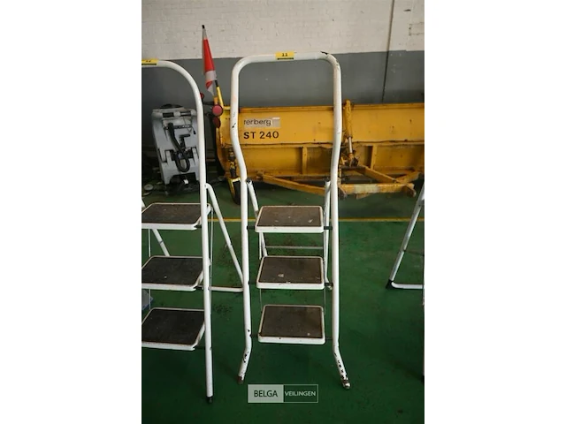 Metalen trapladder - afbeelding 2 van  4