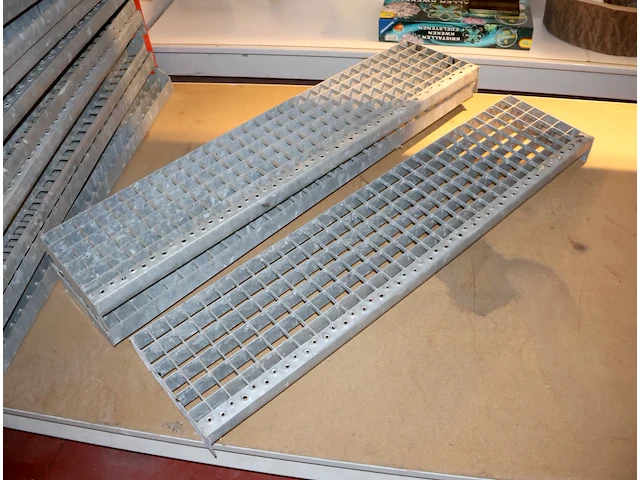 Metalen trede (x14) - afbeelding 2 van  4