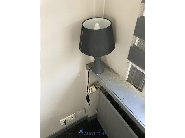 Metalen tweepersoonsbed met nachtlampje - afbeelding 5 van  8