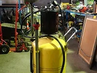Metalen vat olieververser - afbeelding 2 van  5