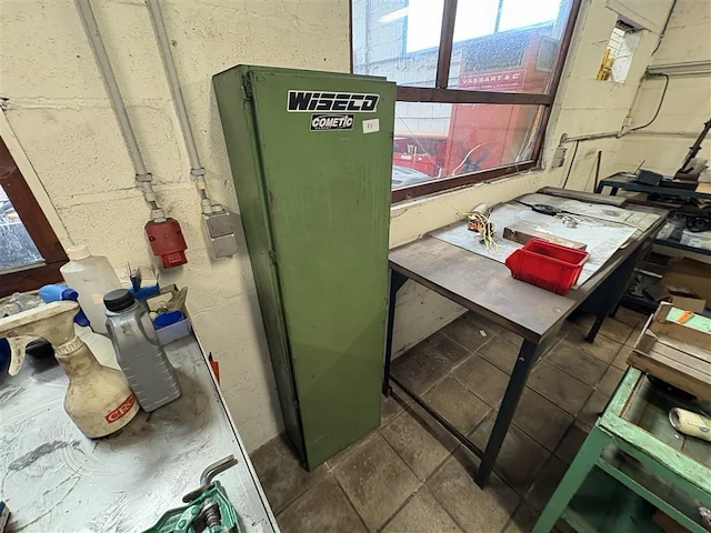 Metalen vintage kast - afbeelding 1 van  3