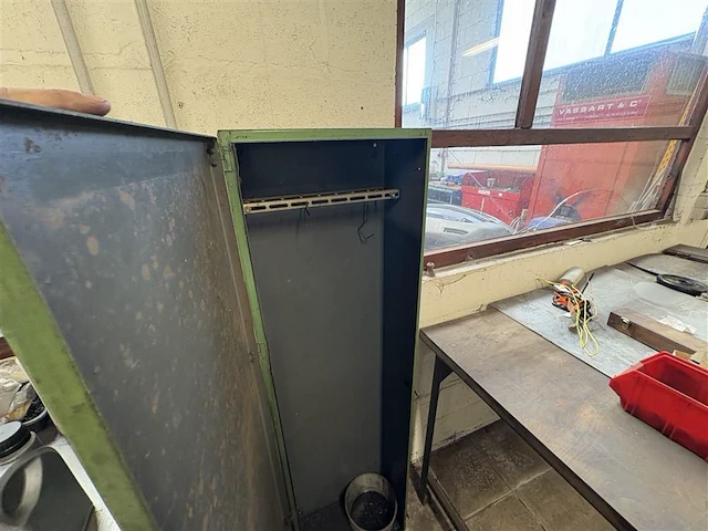 Metalen vintage kast - afbeelding 2 van  3